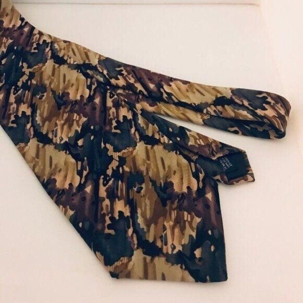 #1697 VINTAGE COCKTAIL COLLECTION CAMOUFLAGE SILK NECKTIE 56 IN X 3.75 IN
